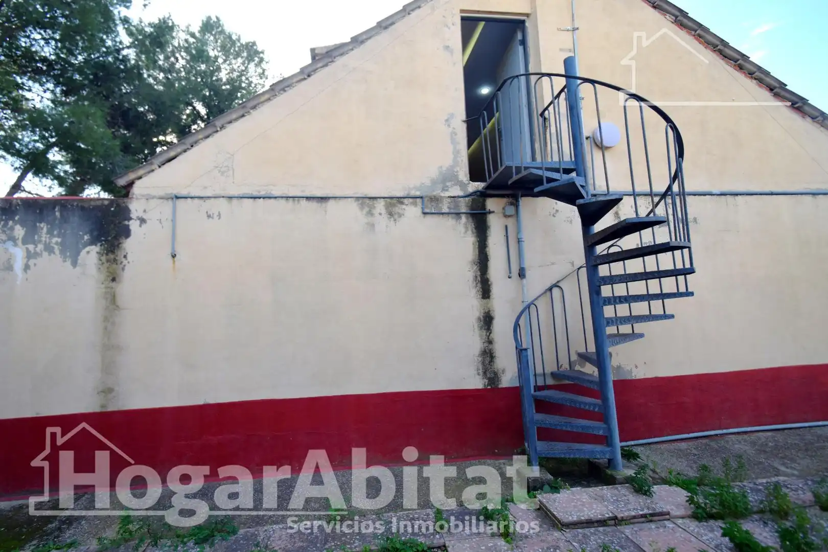 Vista exterior de Casa o xalet en venda en Llíria amb Jardí privat, Terrassa i Traster