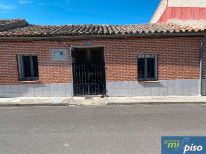 Exterior view of House or chalet for sale in Bobadilla del Campo  with Private garden, Terrace and Storage room