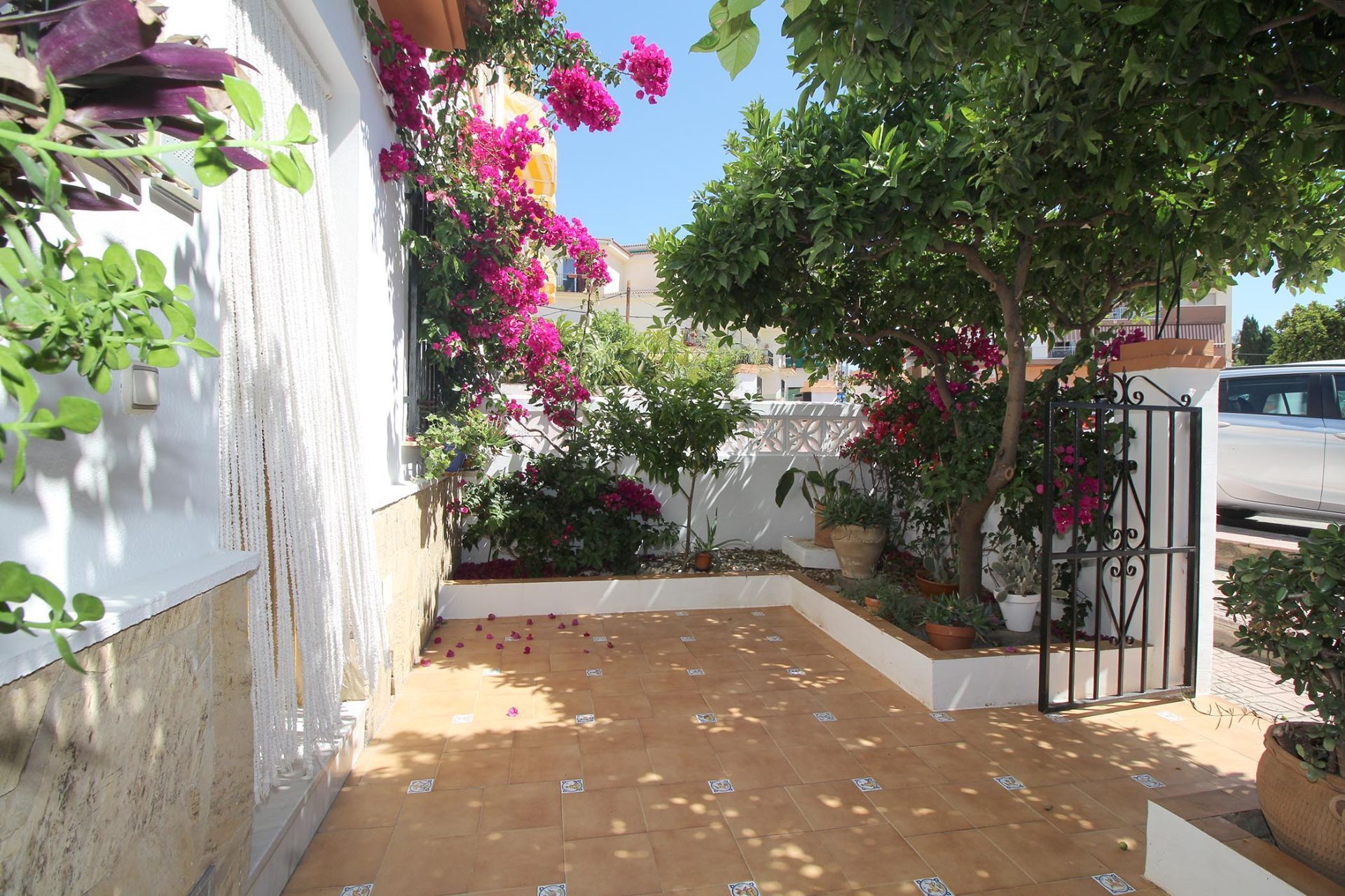Jardí de Casa adosada en venda en Torrox amb Aire condicionat, Calefacció i Terrassa