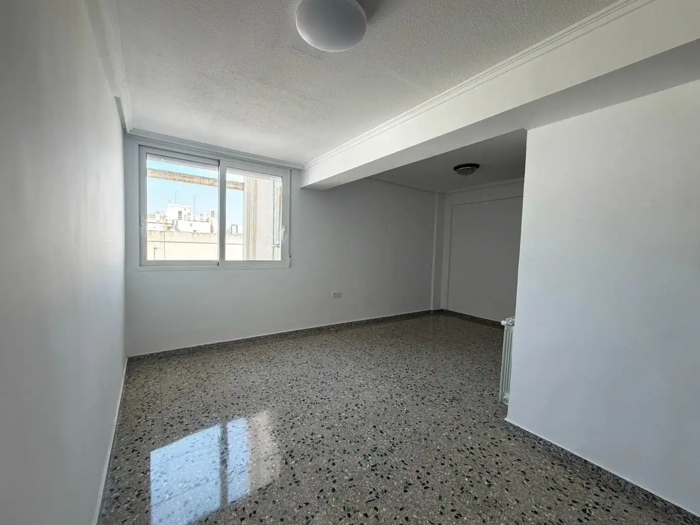 Flat for rent in Avenida AL VEDAT, Centro - Casco antiguo