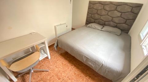 Photo 2 of Flat to share in Calle de López Grass, 54, Numancia, Madrid