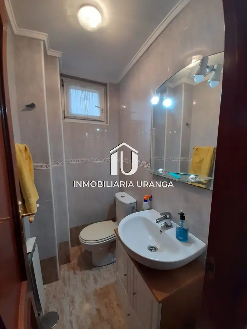 Vista exterior de Piso en venta en Castro-Urdiales con Calefacción, Terraza y Trastero