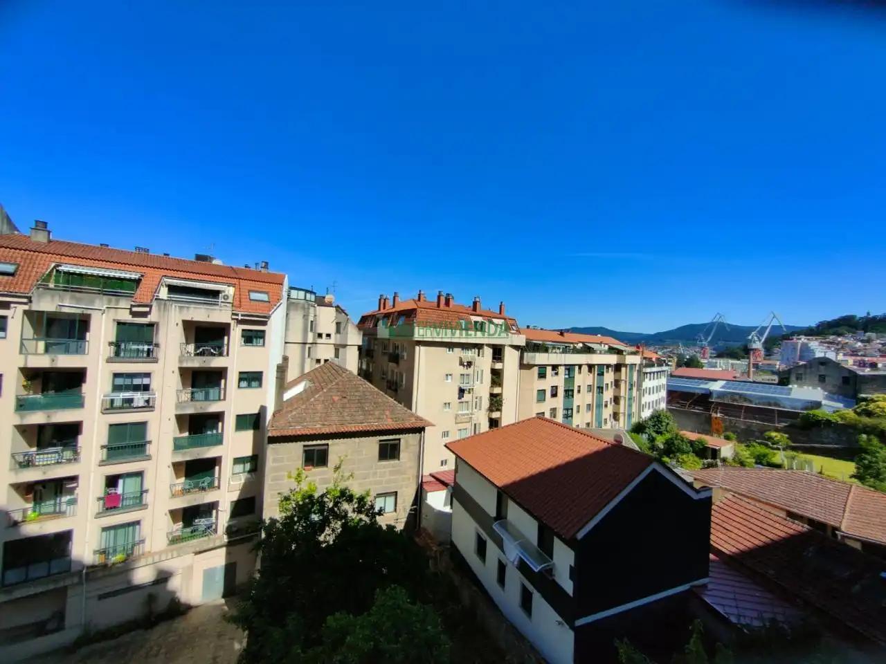 Vista exterior de Dúplex en venda en Vigo  amb Calefacció i Moblat