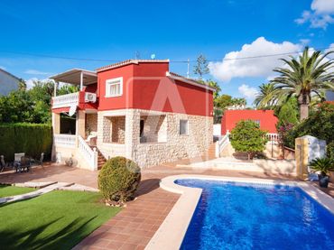 Villa avec piscine à vendre à Cometa
