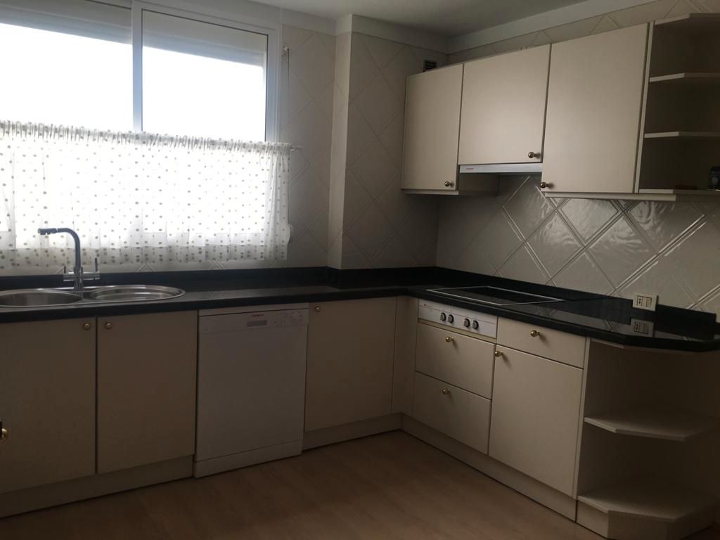 Kitchen of Flat to rent in  Santa Cruz de Tenerife Capital  with Parquet flooring, Oven and Washing machine