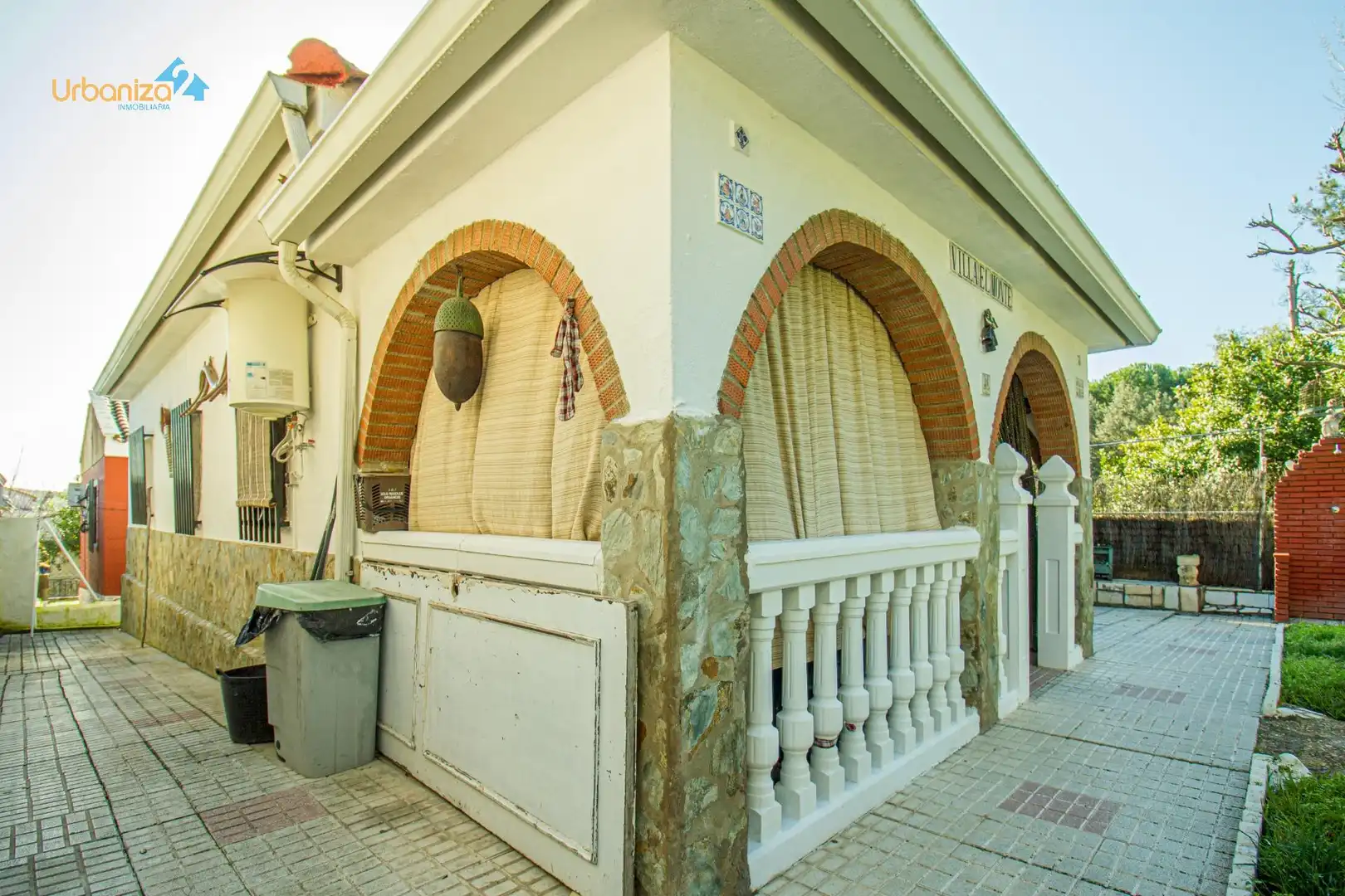 Außenansicht von Haus oder Chalet zum Verkauf in Badajoz mit Privatgarten, Terrasse und Abstellraum