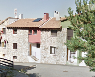 Exterior view of House or chalet for sale in Hoyos del Espino  with Heating, Private garden and Terrace