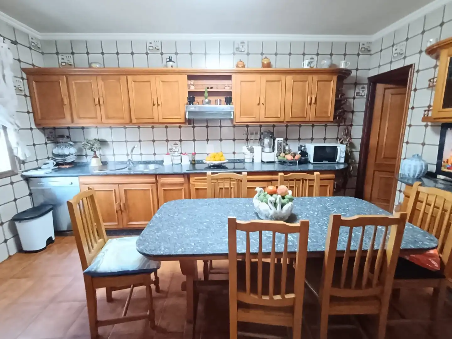 Cuina de Casa o xalet en venda en Pontevedra Capital  amb Calefacció, Jardí privat i Parquet