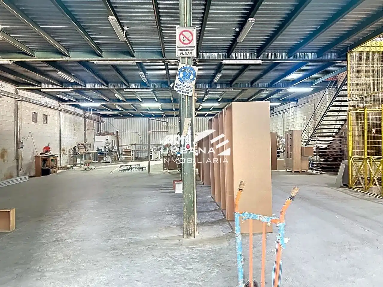 Vista exterior de Nave industrial en venta en Lucena