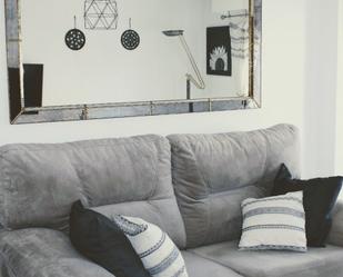 Sala d'estar de Apartament en venda en Benalmádena amb Aire condicionat, Terrassa i Moblat