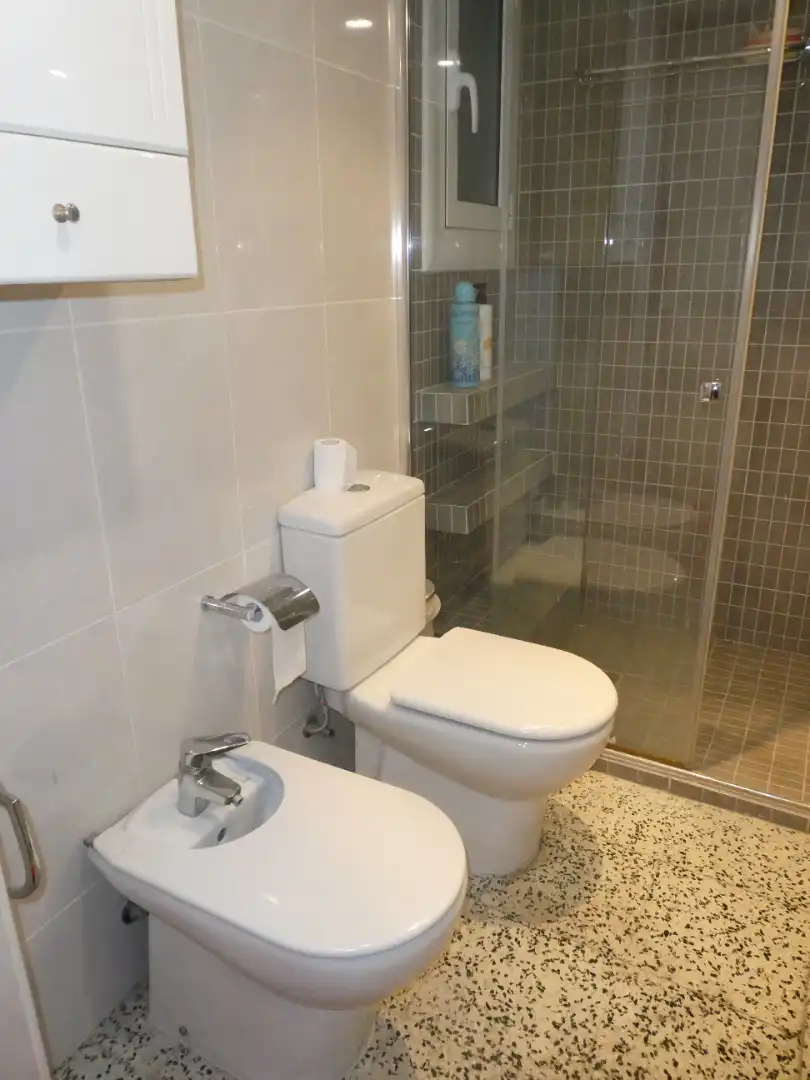 Badezimmer von Wohnungen zum Verkauf in Lloret de Mar mit Terrasse und Gemeinschaftspool