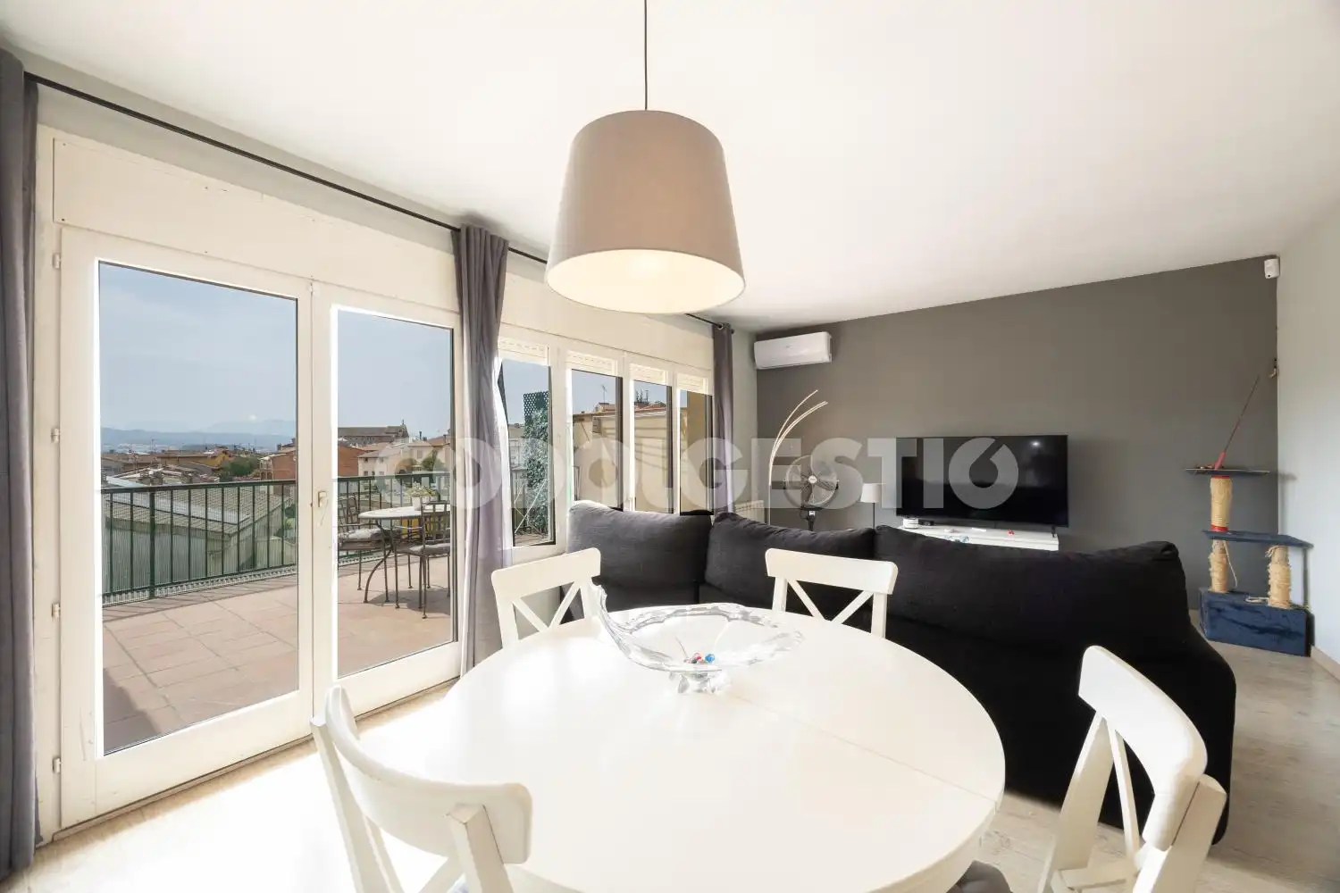 Sala de estar de Piso en venta en Manlleu con Terraza y Balcón
