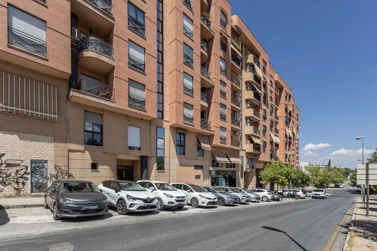 Vista exterior de Piso en venta en Granada con Aire acondicionado, Calefacción y Terraza