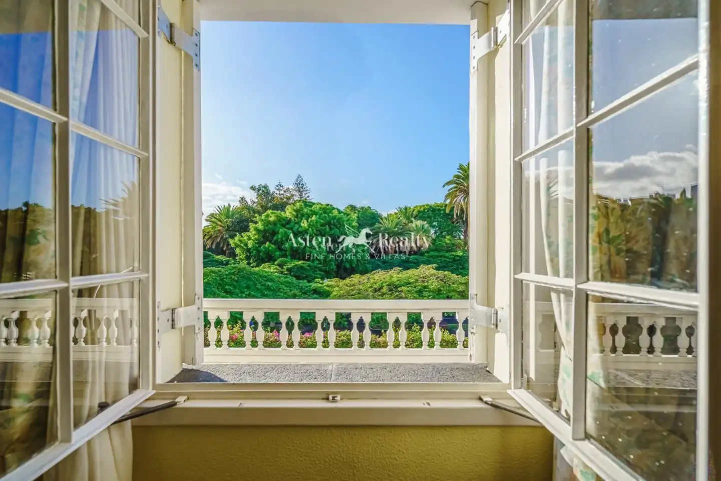 Vista exterior de Casa o xalet en venda en Santa Cruz de Tenerife amb Aire condicionat, Terrassa i Piscina