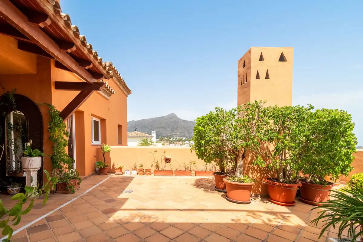 Apartament amb piscina en venda a Nueva Andalucía, imagen 2
