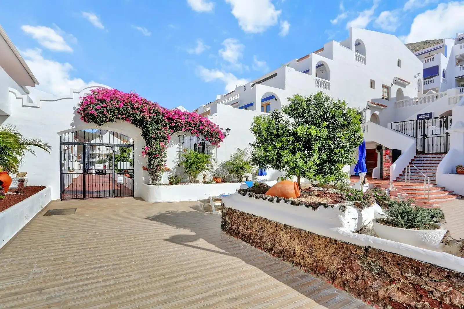 Vista exterior de Estudi en venda en Arona amb Terrassa, Moblat i Piscina comunitària