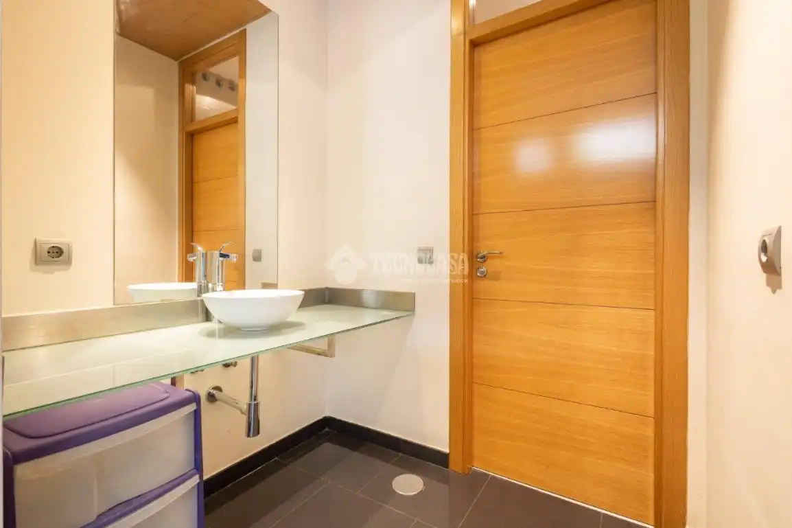 Bathroom of Flat for rent in Santa Marta de Tormes  with Air Conditioner, Heating and Community pool