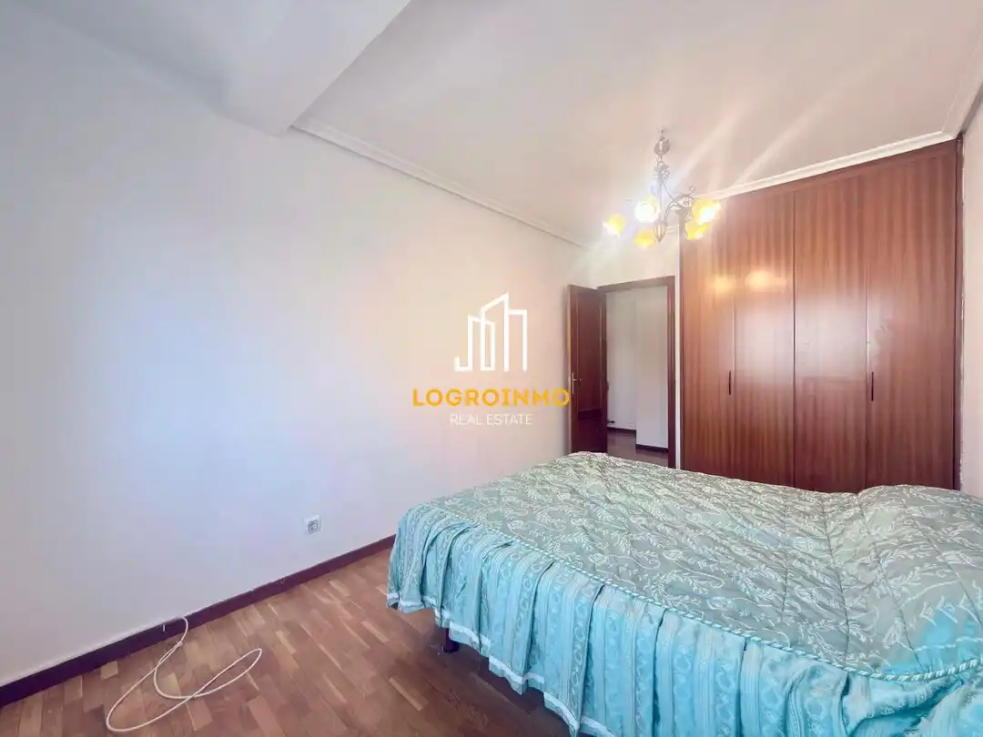 Habitación de Piso en venta en  Logroño con Calefacción, Trastero y Balcón