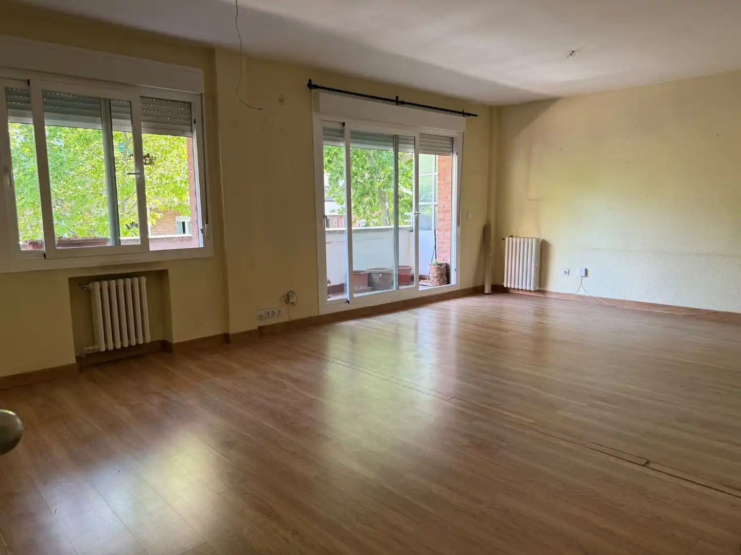 Living room of Flat for sale in  Madrid Capital  with Terrace and Balcony