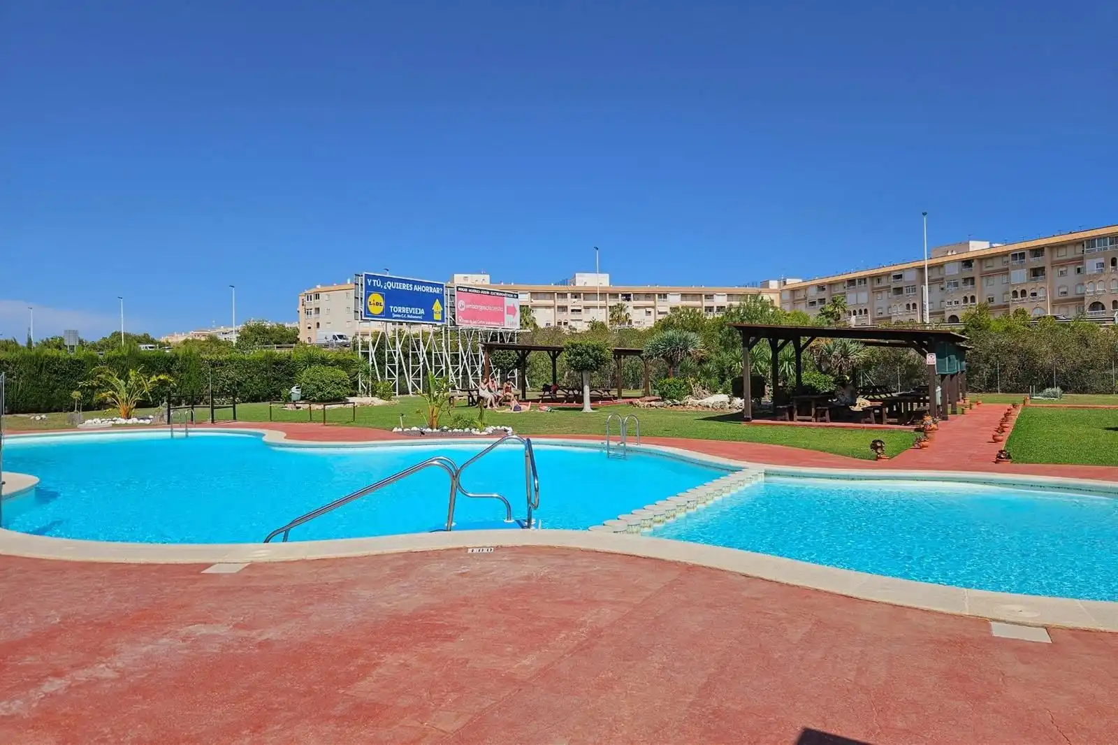 Piscina de Casa o xalet en venda en Torrevieja amb Aire condicionat, Calefacció i Jardí privat