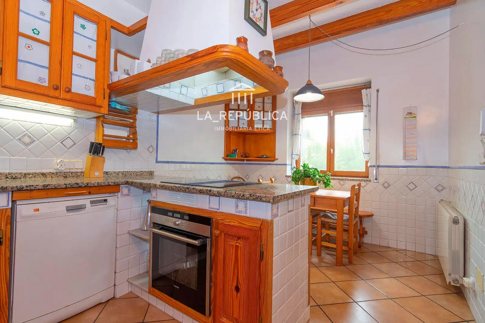 Cocina de Casa o chalet en venta en Cabrera de Mar con Aire acondicionado, Calefacción y Jardín privado