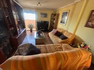 Sala de estar de Piso en venta en Valverde de la Virgen con Calefacción, Parquet y Terraza