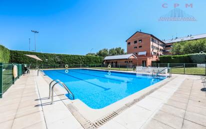 Swimming pool of Duplex to rent in  Madrid Capital  with Air Conditioner