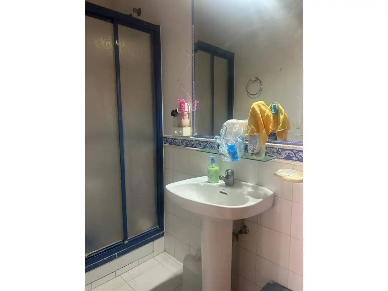 Badezimmer von Einfamilien-Reihenhaus zum Verkauf in Estepona mit Klimaanlage und Terrasse