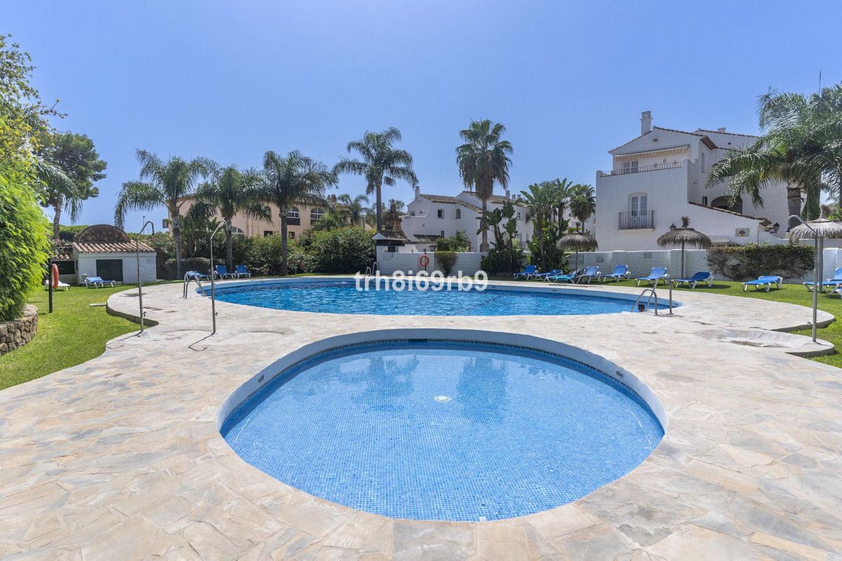Swimming pool of Flat for sale in Estepona  with Terrace and Swimming Pool