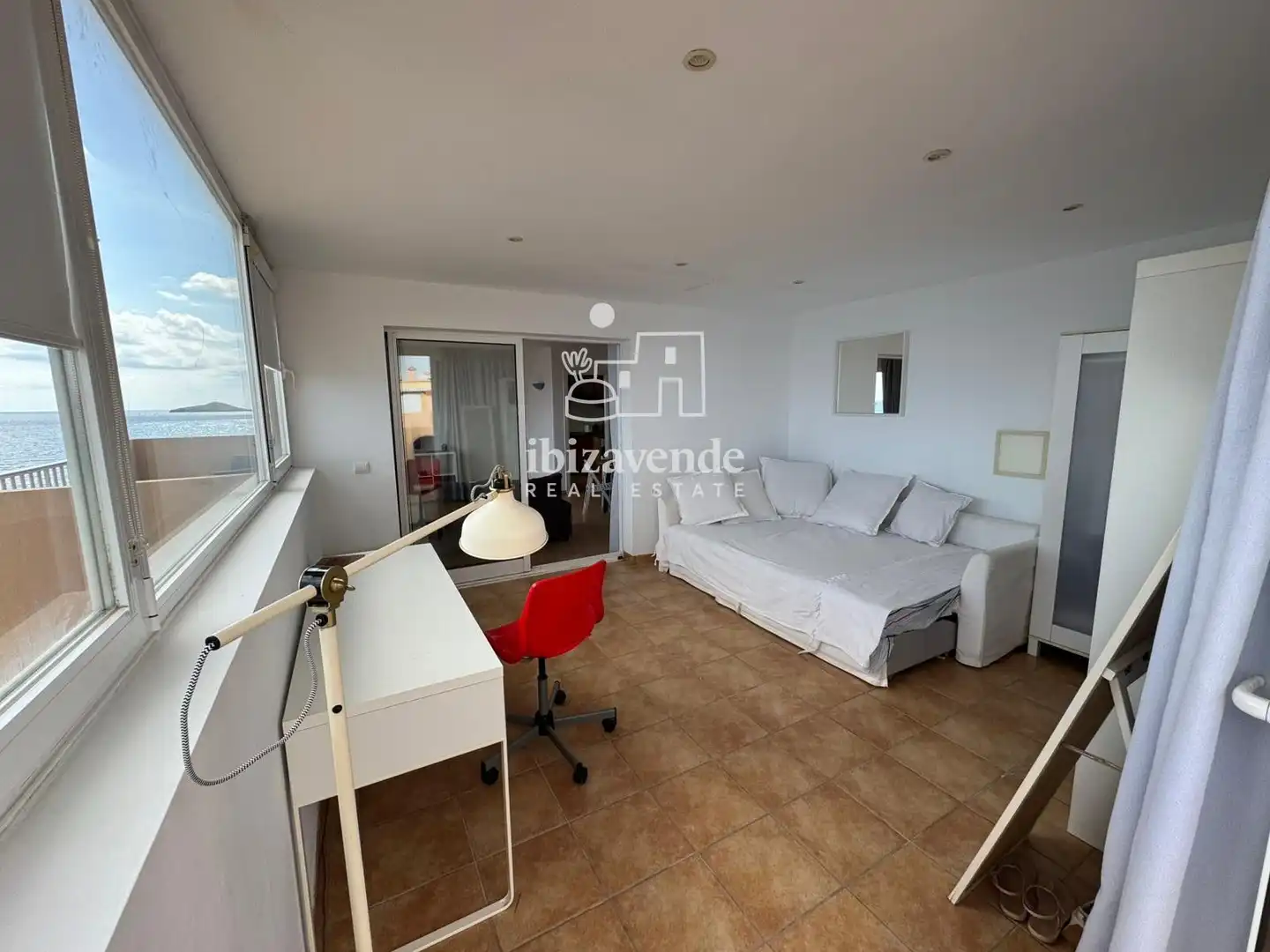 Habitación de Ático de alquiler en Santa Eulària des Riu con Terraza, Piscina y Amueblado
