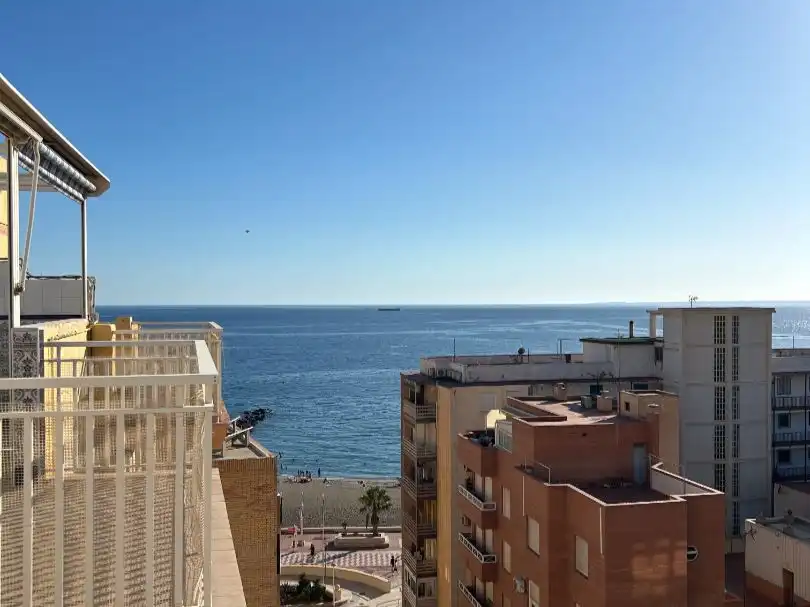 Vista exterior de Àtic en venda en Almería amb Calefacció, Terrassa i Piscina