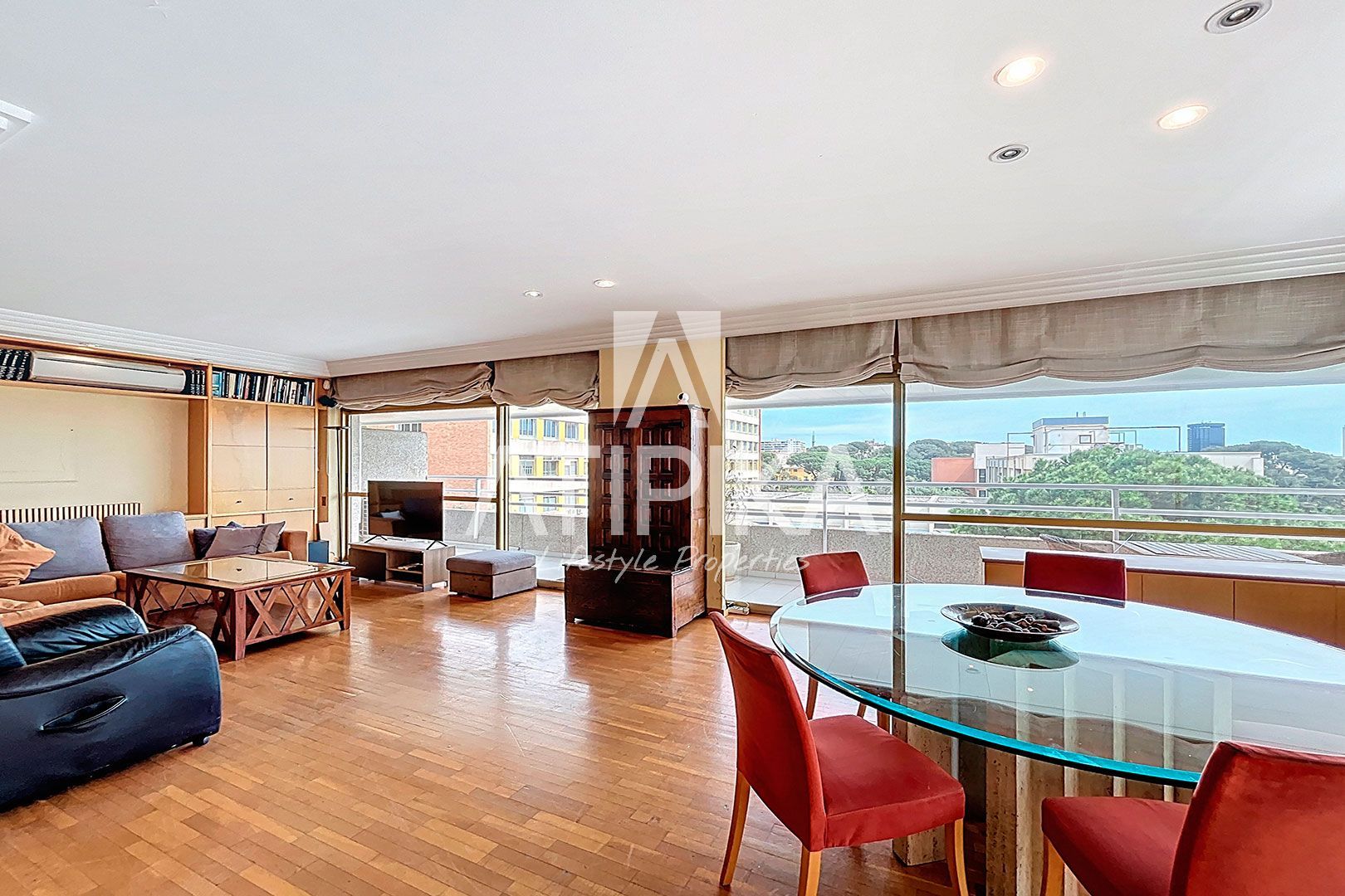 Living room of Flat for sale in  Barcelona Capital  with Air Conditioner, Heating and Terrace