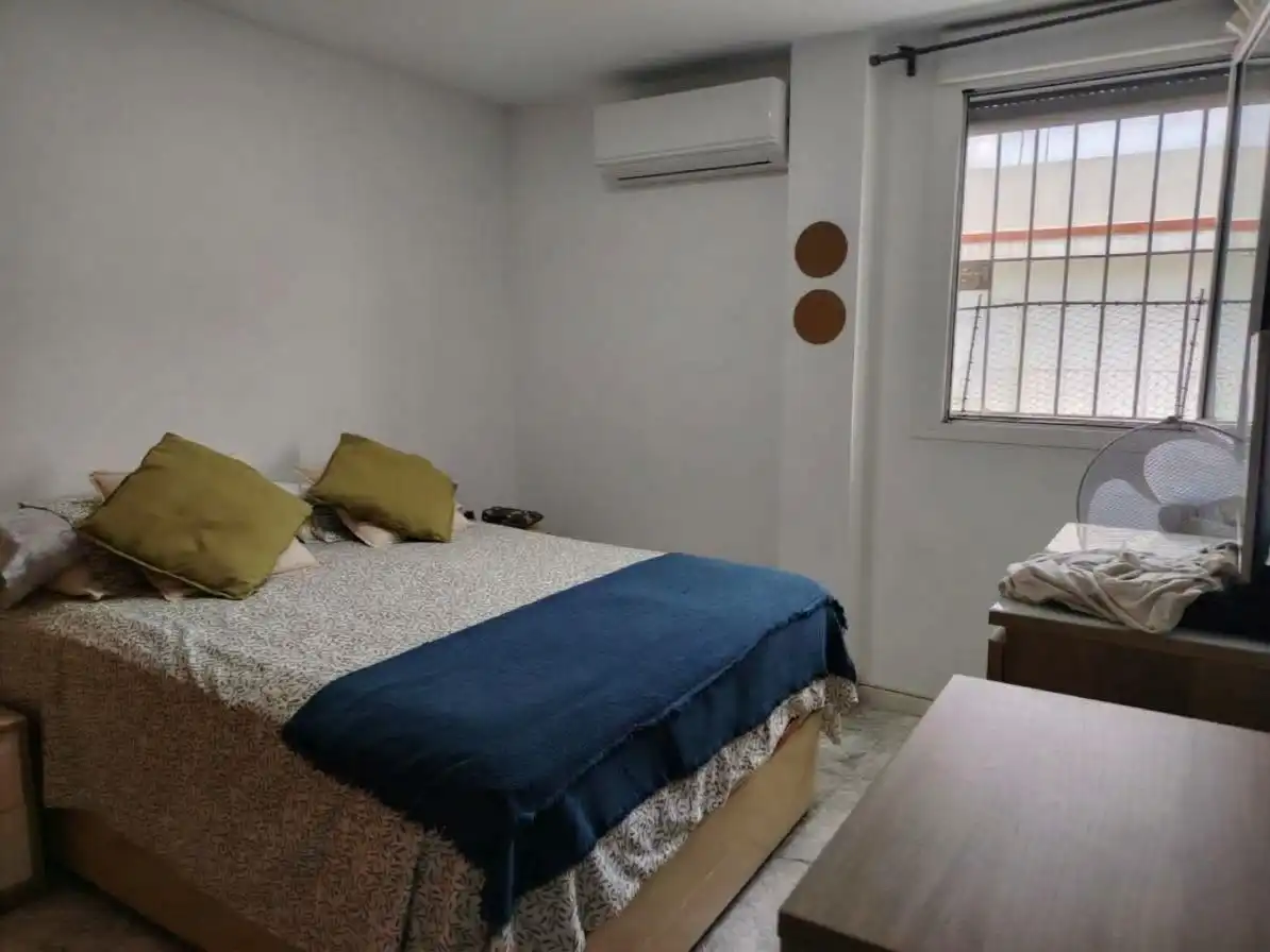 Bedroom of Flat for sale in  Sevilla Capital  with Air Conditioner and Balcony