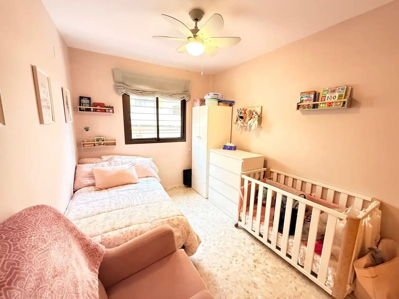 Habitación de Casa adosada en venta en Vélez-Málaga con Aire acondicionado y Calefacción