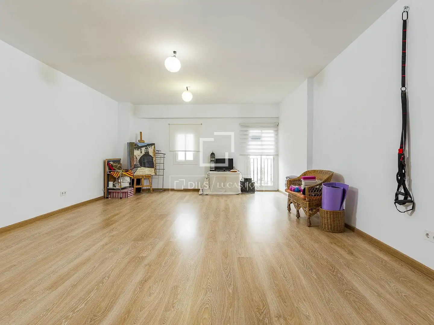 Piso en venta en Barcelona con Calefacción, Terraza y Balcón