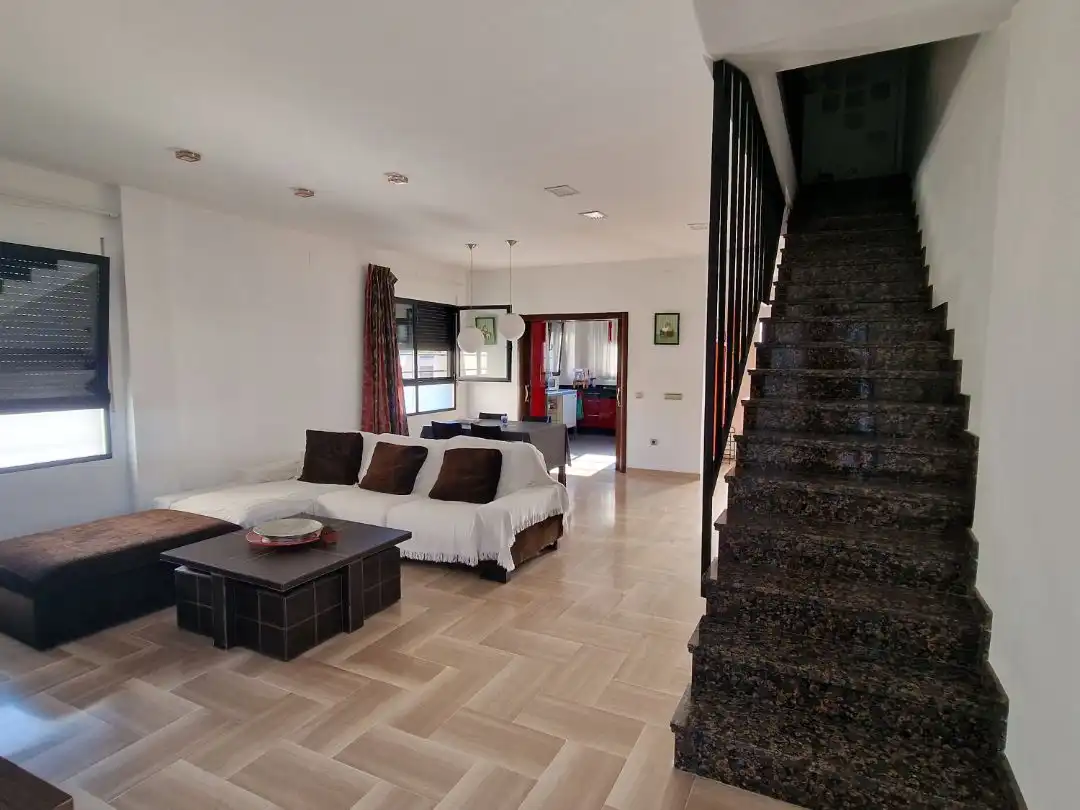 Sala d'estar de Casa o xalet per a compartir en Manises amb Calefacció, Terrassa i Moblat
