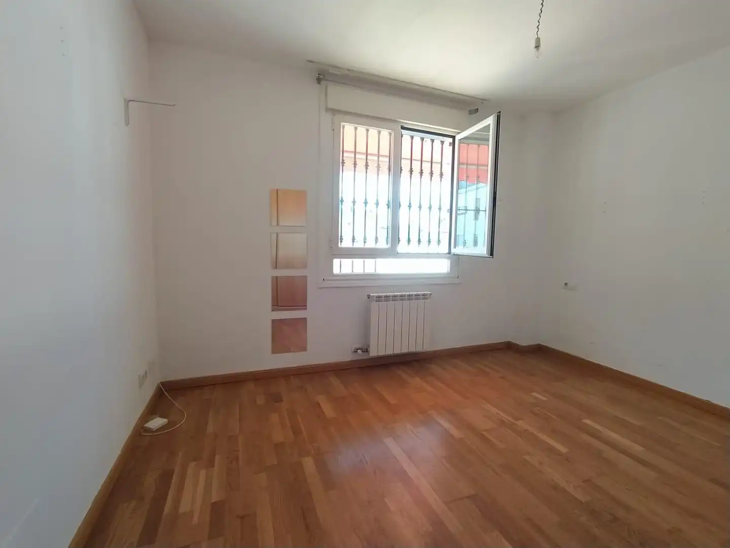 Habitación de Apartamento en venta en Ponferrada con Calefacción, Terraza y Trastero