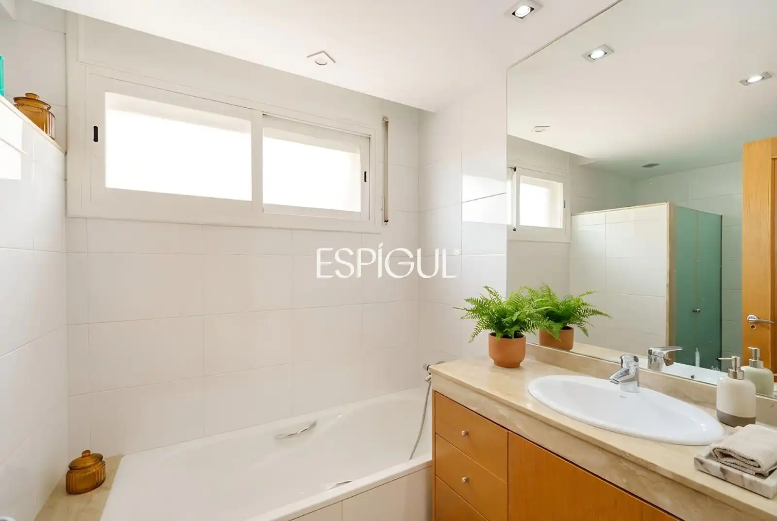 Bathroom of Houses for sale in Sant Cugat del Vallès  with Air Conditioner, Heating and Storage room