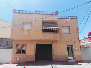 Casa amb balcó en venda a Lorca Ciudad