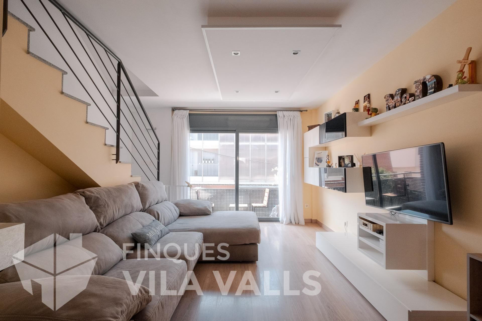 Sala d'estar de Pis en venda en Sant Feliu de Codines amb Aire condicionat, Calefacció i Parquet