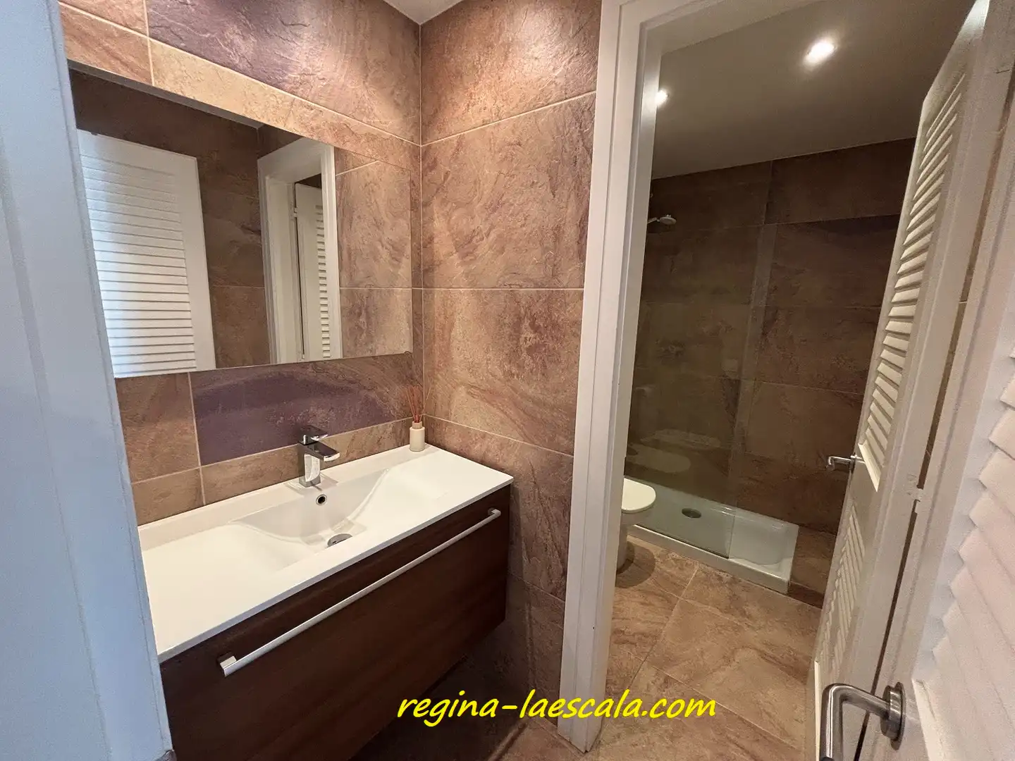 Bathroom of Flat for sale in L'Escala  with Heating, Parquet flooring and Terrace