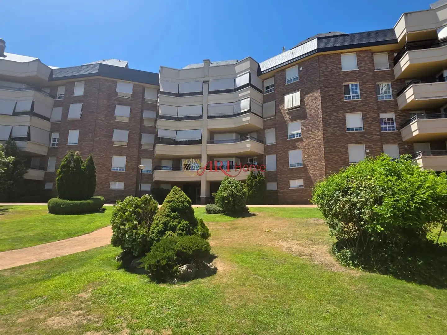 Vista exterior de Pis en venda en Majadahonda amb Aire condicionat, Calefacció i Terrassa