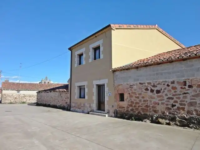 Vista exterior de Casa o chalet en venta en Cascajares de la Sierra con Trastero y Amueblado