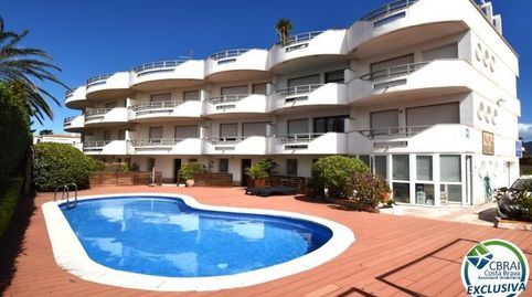 EMPURIABRAVA Exclusivo complejo de seis casas con amarre en primera línea de mar en venta