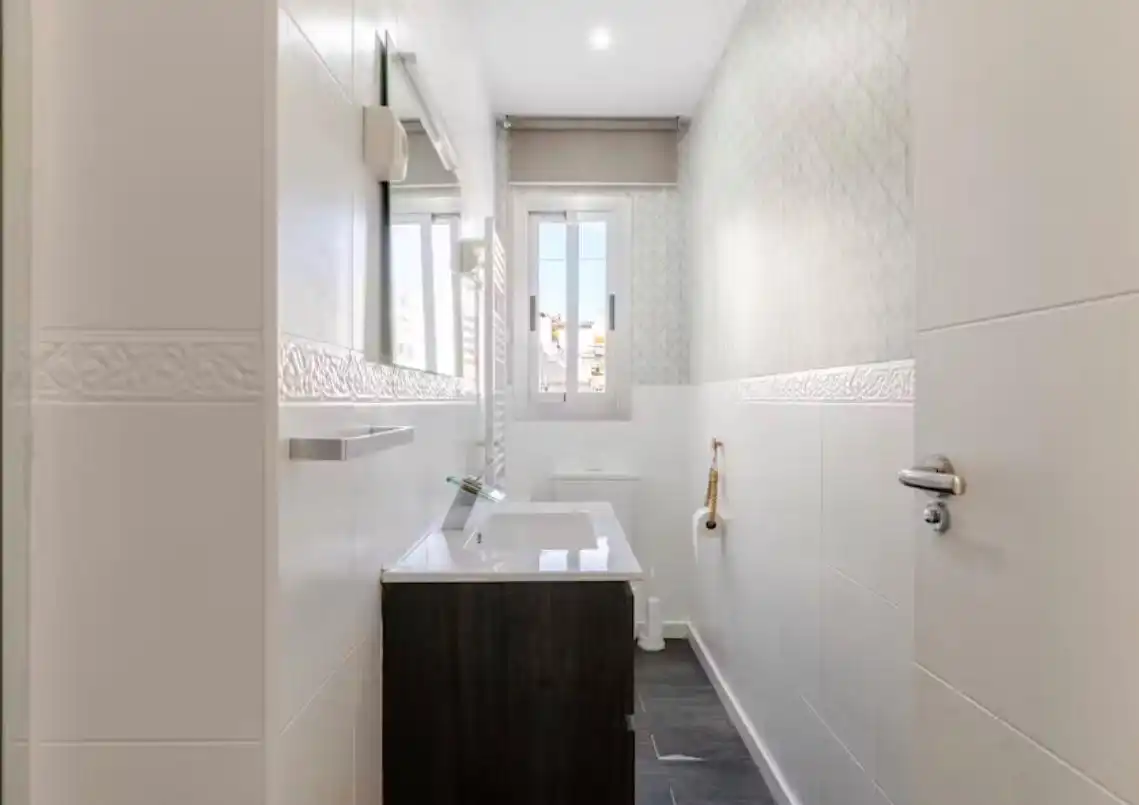 Badezimmer von Wohnung zur Miete in Usera
