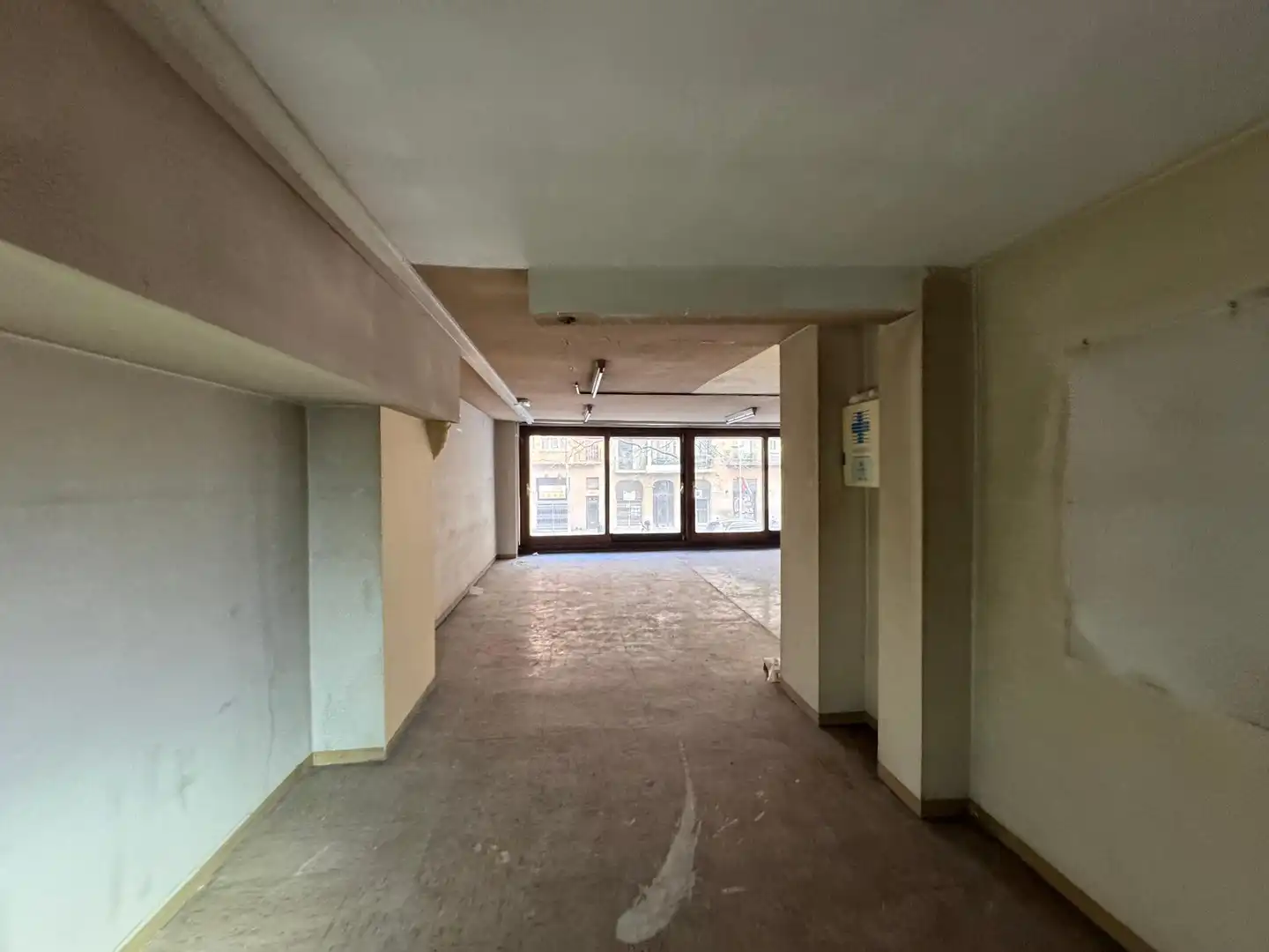 Local comercial en venta en Carrer Carrer Comte d'Urgell 152, imagen 2