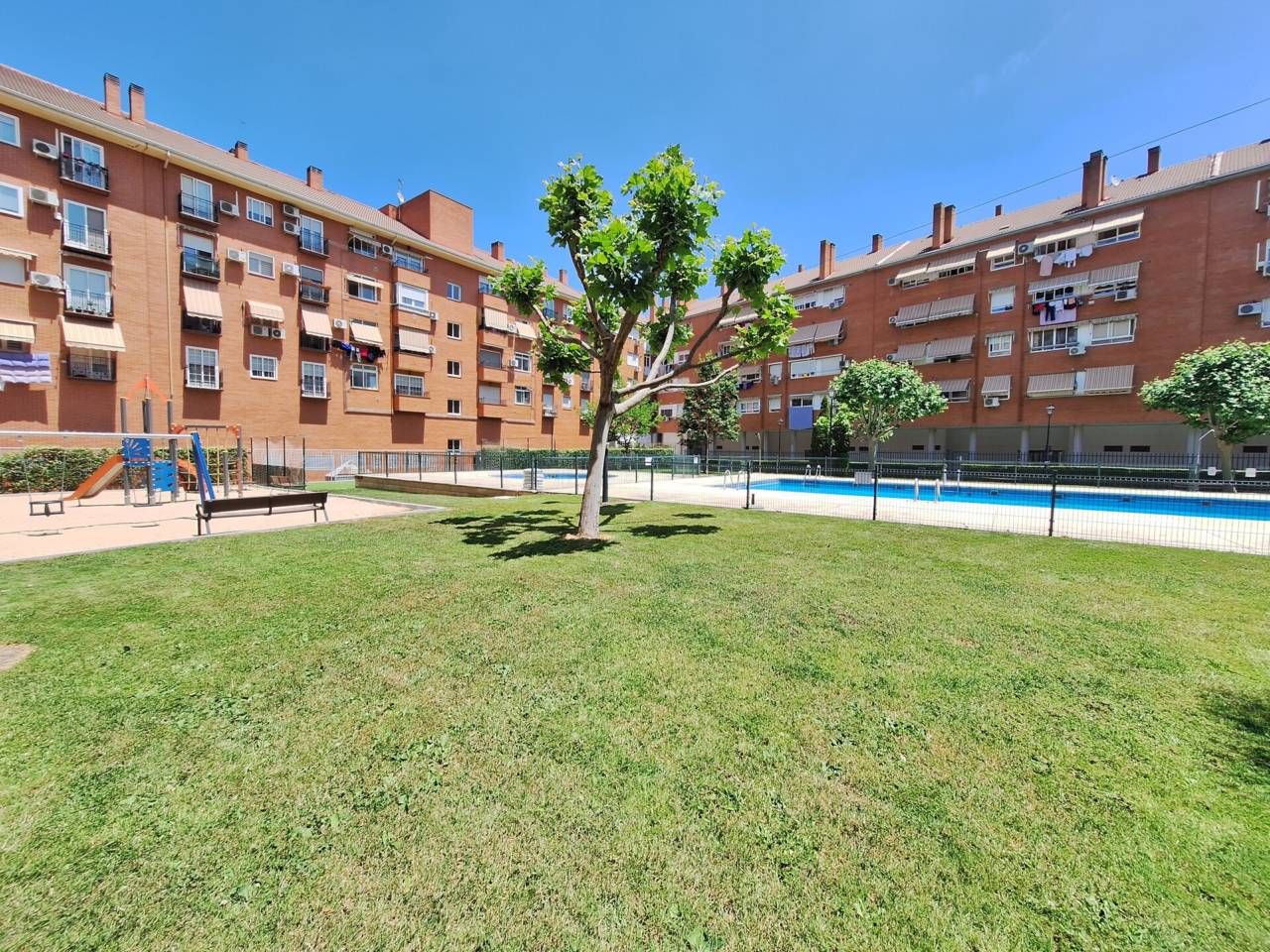 Vista exterior de Pis en venda en Fuenlabrada amb Aire condicionat, Calefacció i Parquet