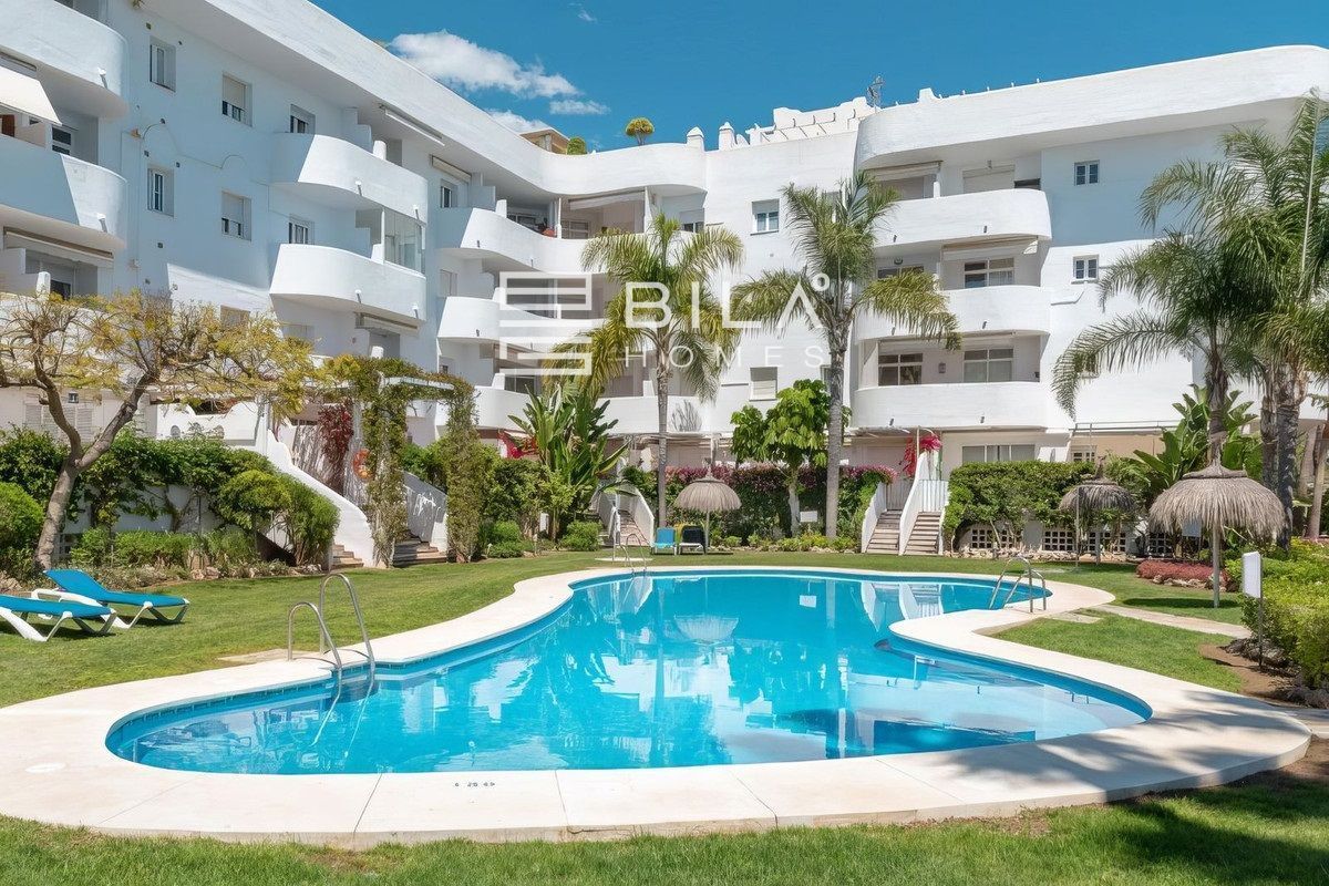 Flat for sale in SIERRA BERMEJA, Lomas de Marbella Club