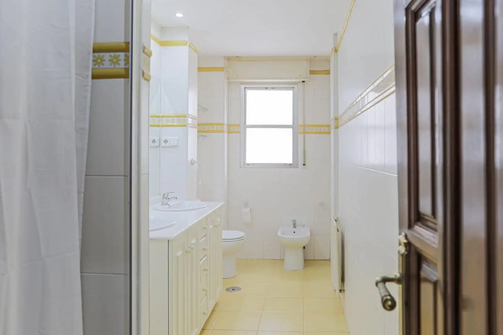 Bathroom of Flat for sale in Jaén