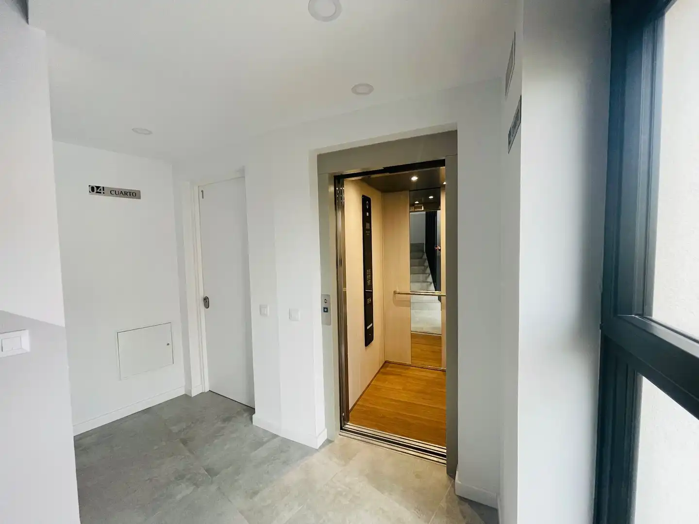 Maisonette zum Verkauf in Roses mit Klimaanlage, Heizung und Terrasse